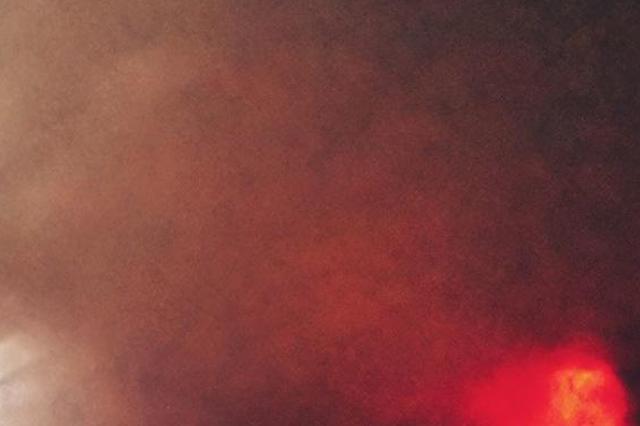 丹阳一公司火灾浓烟惊人 大火已扑灭一人轻微灼伤