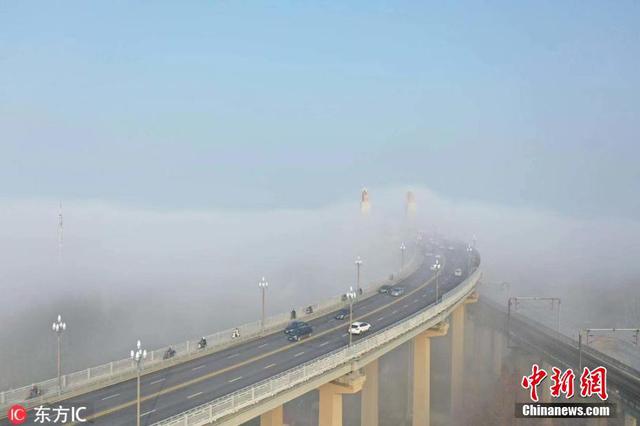 南京长江二桥更换伸缩缝 白天封闭一股车道晚间封闭两股车道