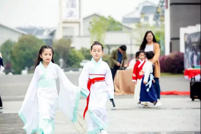 “元气”少年秀开启！网红大咖齐聚 为句容茅山打call