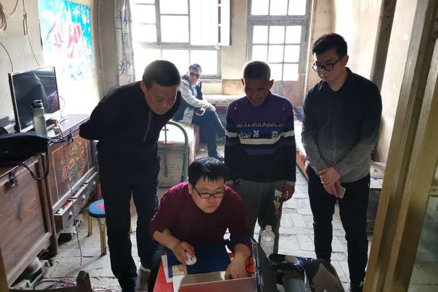 拒绝沟通、控制欲强：七成受访者称父母过于强势