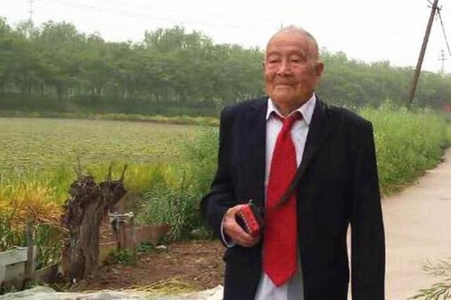 扬州老顽童“魔性”舞蹈走红 全世界都在问他：“您真的105岁了吗