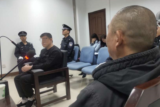 5旬兄弟分家产上演全武行 弟弟持斧砍向哥哥头部