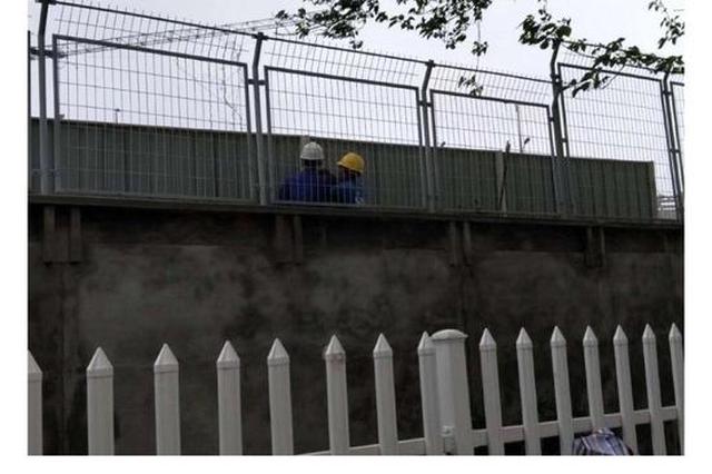 网传南审女生澡堂被工人偷窥 校方回应