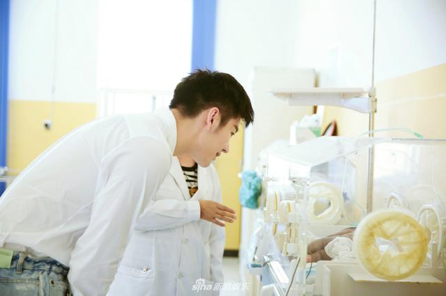 警方回应"仁济医院专家因拒绝插队病人被警方带走"事件