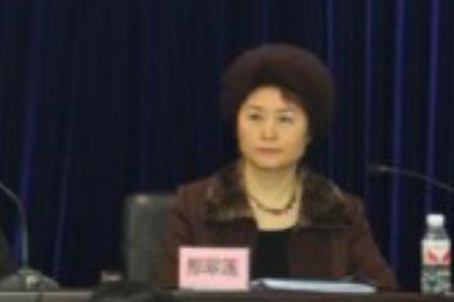 “横着膀子晃”的女官员：刚提拔就尴尬落马