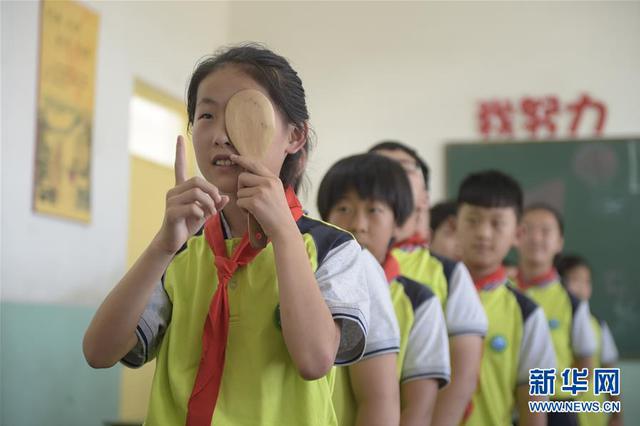 中国高中生近视率高达81% 眼科专家：源头在小学阶段