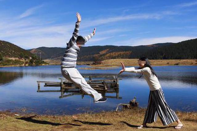 "90后裸辞旅游情侣"回应质疑:我们敢想敢做