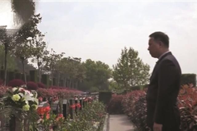 女法官墓前他许下跨越生死承诺：5年还清2000万欠债