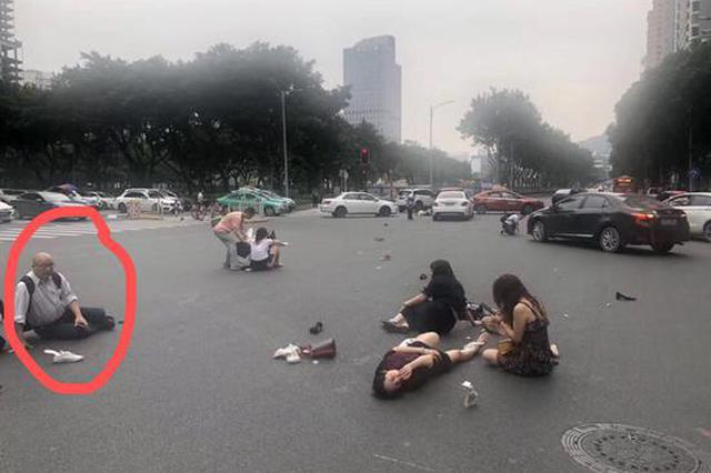广州交通事故中香港公职人员被指碰瓷 同事:真伤了