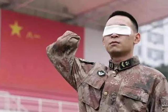 失去双眼双手 中宣部授予杜富国“时代楷模”称号