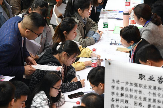 前4月江苏新增城镇就业超50万人 完成全年目标42.2%