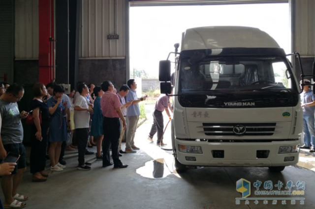 河南南阳公开宣传“水变氢”技术 车辆加水就能跑?