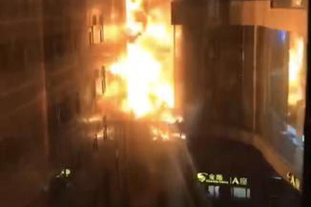 南京新街口金鹰火灾无人员伤亡 户外施工引发火情