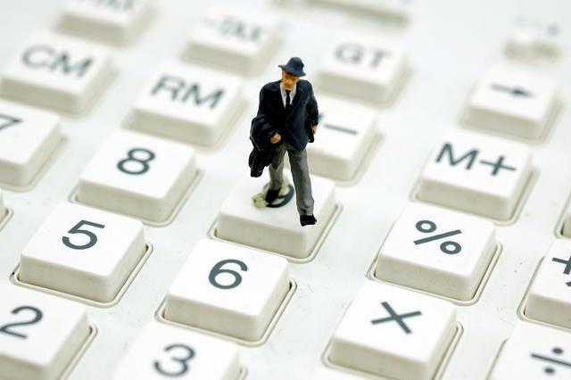 今年前4个月全国规模以上工业企业利润下降3..4%