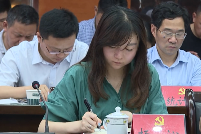 90后挂职副县长曾三获“优秀员工” 因岗位轮换挂任