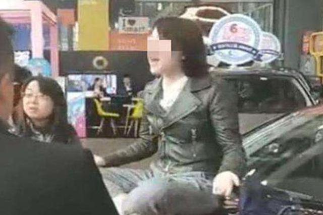 西安利之星被罚百万 奔驰维权女:若时光倒流不会爬引擎盖