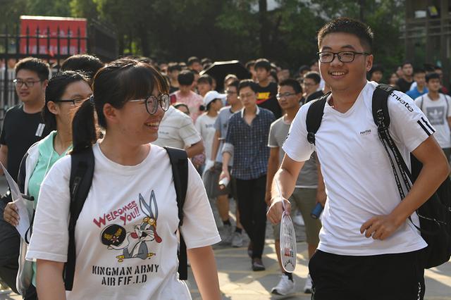 2019年高考报名人数突破千万 考题体现全面育人