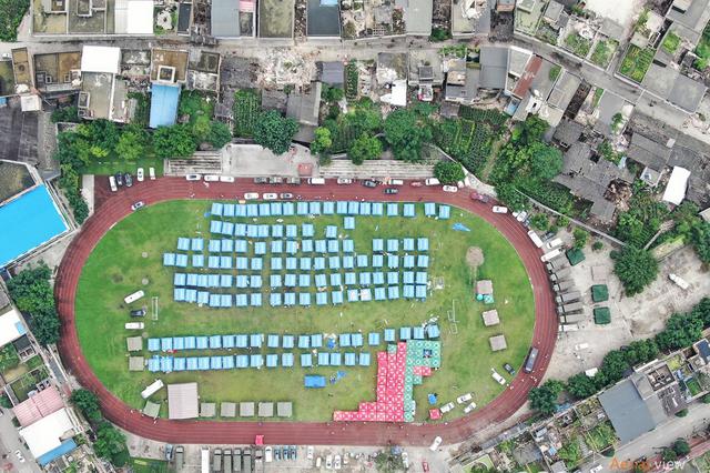 教师遗体被埋操场16年挖出 儿子:那晚挖机冒雨填土