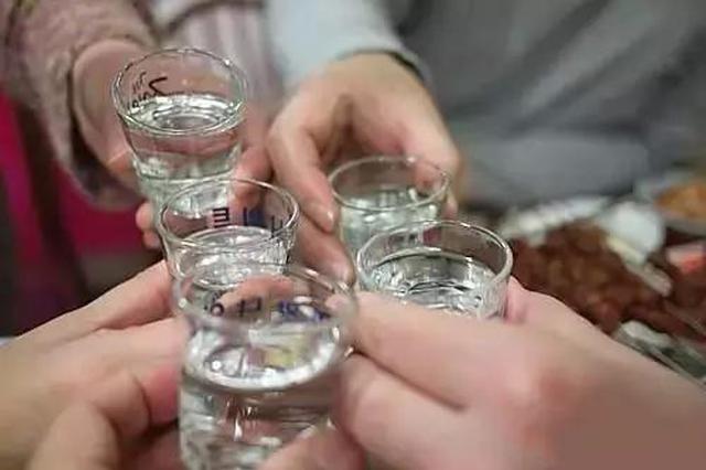 地方政府拖欠800万吃喝款被跨省举报 中纪委:丢人