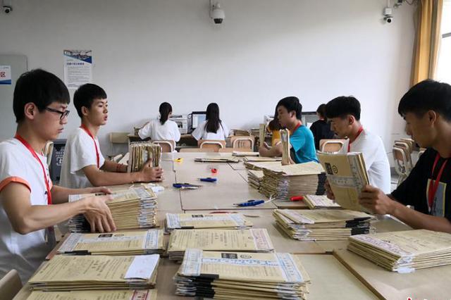 新京报评论：高考填志愿 鄙视唱衰文科是另一种非理性