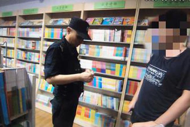 无耻！男子书店内偷拍多名女童裙底被抓