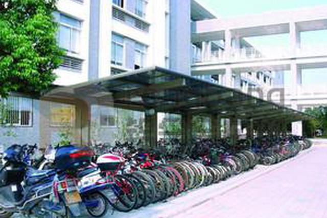 女子报复8楼扰民 结果划了9楼车胎