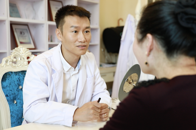 毕业季整形市场趋热：“美颜”能带来更多机会吗