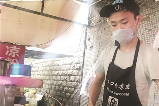 农村小伙进城煎饼月入3万 拍视频成网红收徒两百人