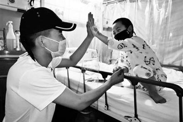 男子为救患病外甥打4份工 孩子已找到配型成功骨髓