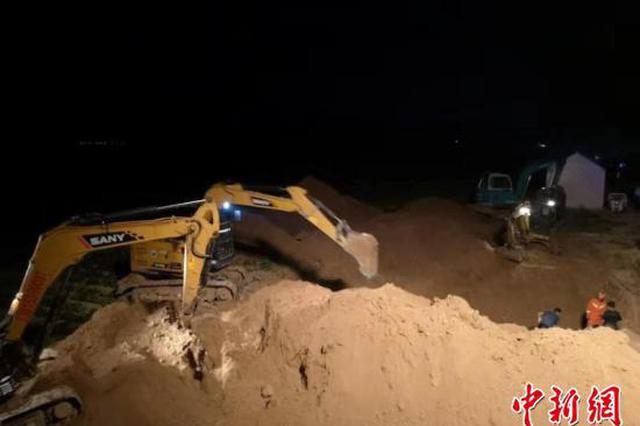 徐州一2岁男童坠入9米深机井 公安消防紧急救援