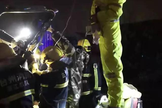 京沪高速泰兴段突发重大交通事故 致6人死亡7人受伤