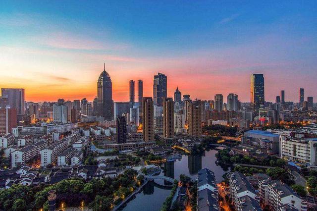 刘鹤在南京调研经济运行情况：客观认识当前的风险和挑战