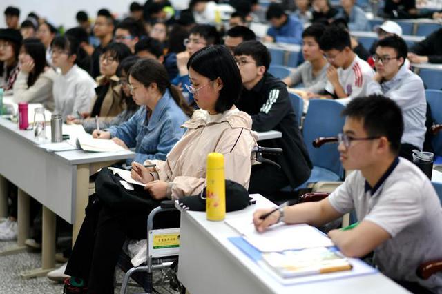 困难学生注意了!这些政策让你上大学“三不愁”