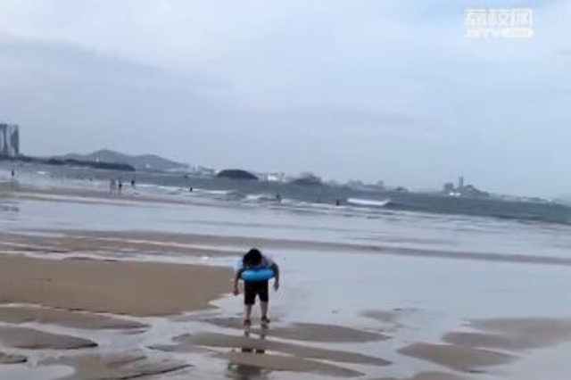 女童遇害后的章家：家属怕网友骂提醒记者别拍饭菜