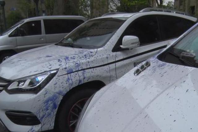 南京又有高空抛物 墨汁瓶从天降砸坏轿车“A柱”