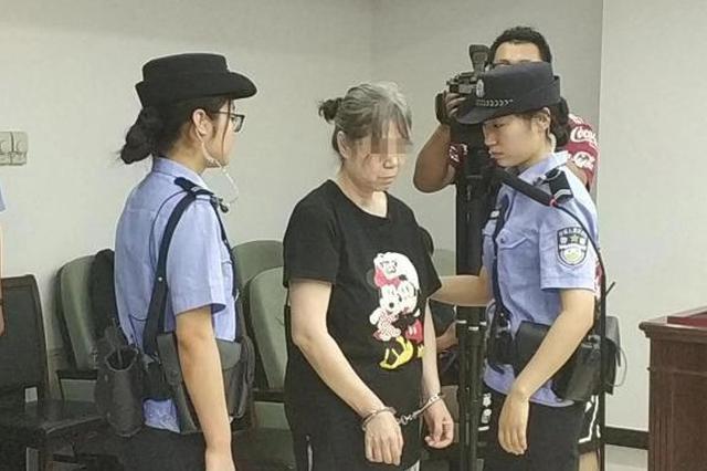 坐过站拎整箱牛奶砸公交司机 女子获刑3年半