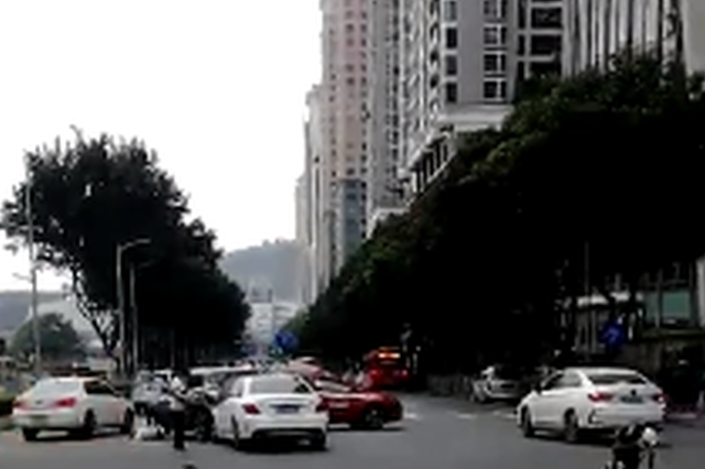 常州一汽车修理工驾驶奔驰车时与多车相撞致13死伤