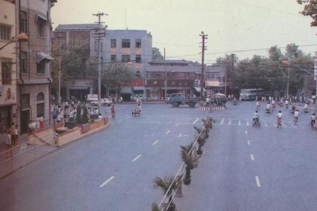 南京医药总裁辞职 半年内高层两度变动