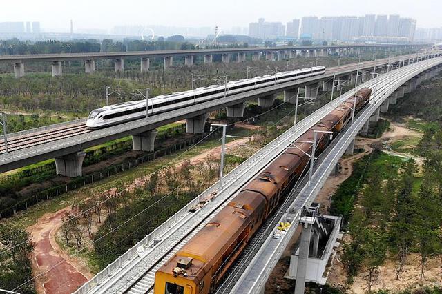 徐宿淮盐铁路联络线铺轨完成 与徐兰高铁“无缝对接”