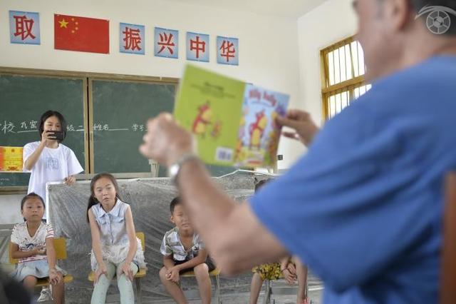江苏女孩遭霸凌被逼下跪喊爸爸 施暴者:报警也找不着我
