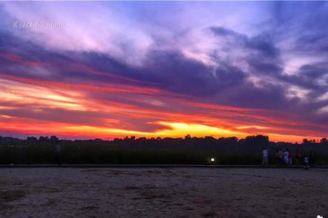镇江正式出梅迎来晴热高温天气 绚丽晚霞美如画