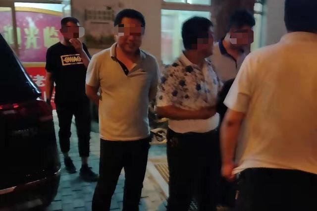 河北村民称其拍公务人员饭局被打骨折 纪委介入调查