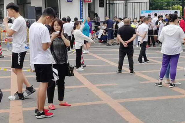 教师招考引质疑：5小时内出两版成绩单 分数出入大