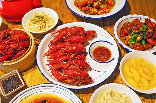 小龙虾价格跌了两三成 牵动的不止吃货们的舌尖