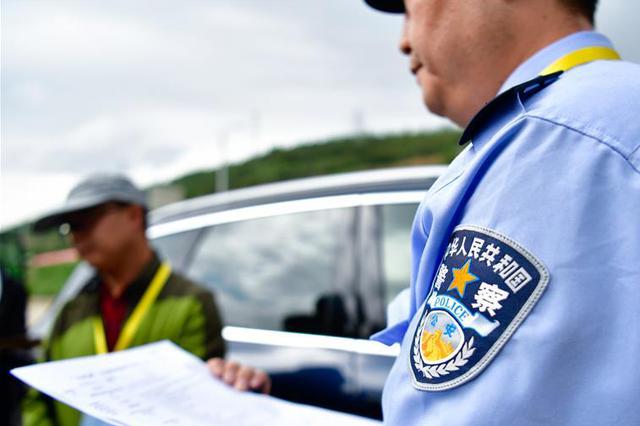 交警叔叔告诉你正确报警应这样做