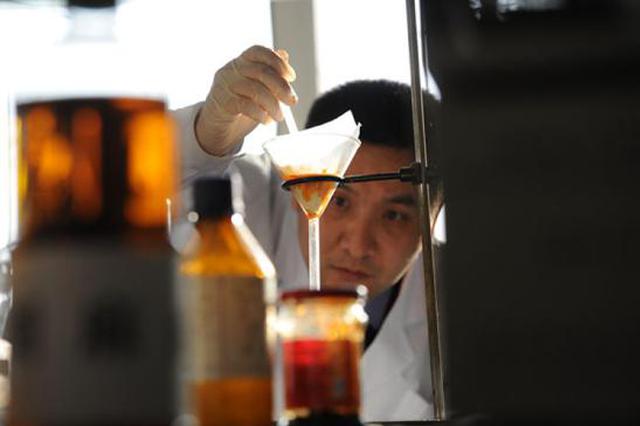 9年死磕地沟油 平凡“小警察”变身伟岸“大英雄”