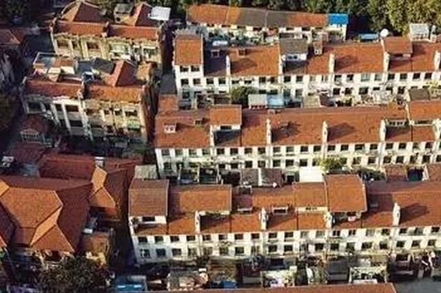 香港教师毒咒警察子女“活不过7岁” 梁振英：教育界之耻