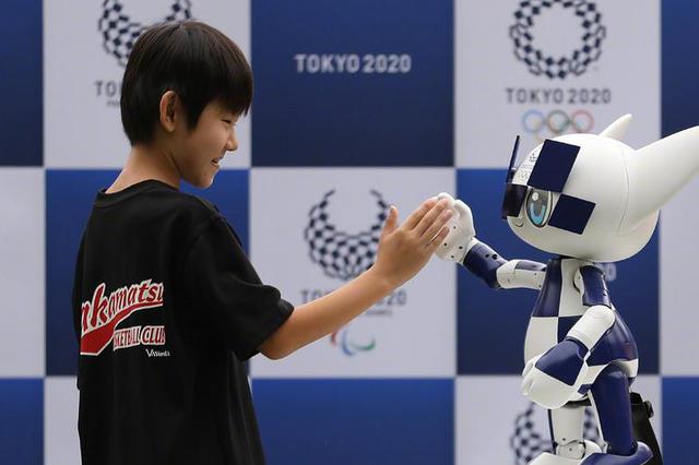 暑假里代写机器人热销 有家长买回家帮孩子抄写卷子