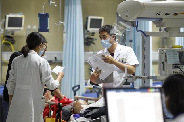 女孩用易拉罐自制爆米花 不幸引发爆炸遭严重烧伤