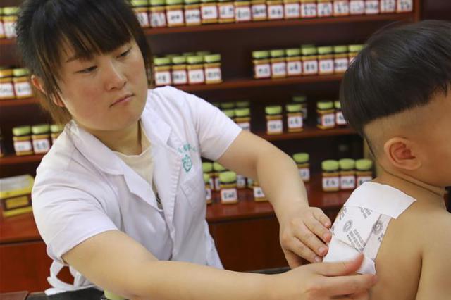 江苏连云港6名儿童贴“三伏贴”被灼伤